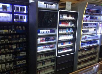 Фото Табачный магазин возле метро на востоке