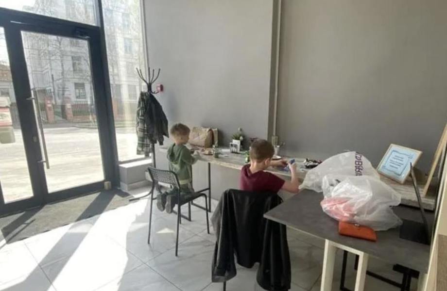 Семейная кофейня кондитерская с панорамными окнами
