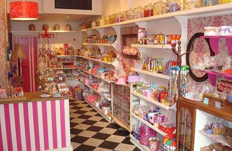 Магазин сладостей со всего мира/рядом с метро