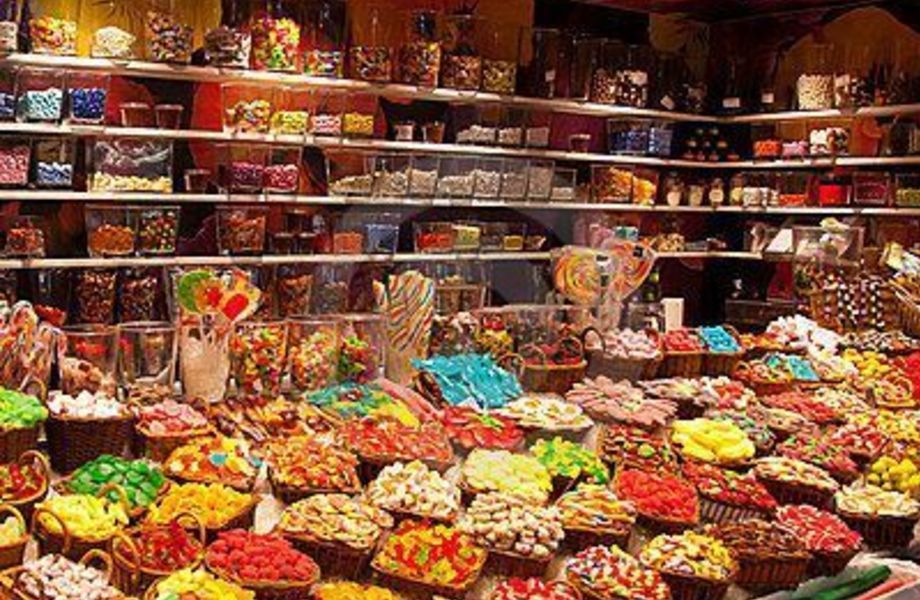 Магазин сладостей со всего мира/рядом с метро