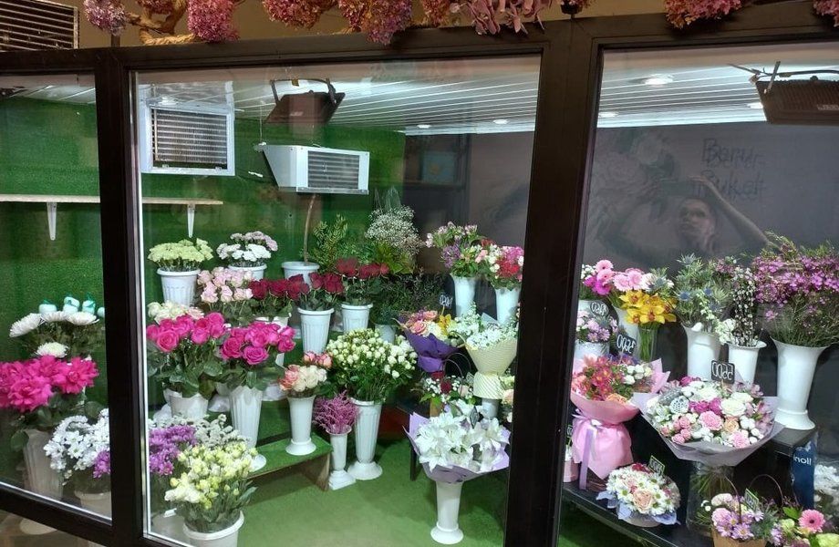 Цветочный магазин на территории ЖК.