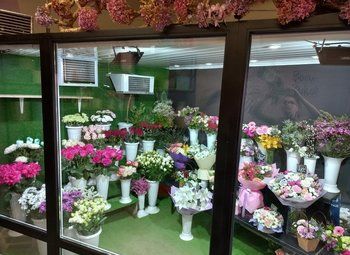 Цветочный магазин на территории ЖК.