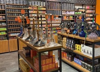 Фото Магазин табака и сопутствующих товаров в крайне проходимом месте