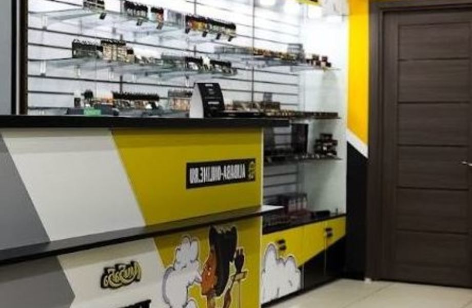 Табачный магазин в проходном месте у метро и ТЦ