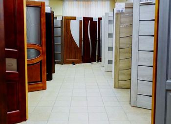 Фото Доходный салон дверей в ТЦ