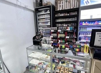 Фото Табачный магазин / На входе в гипермаркет