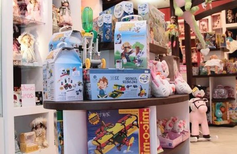Детский магазин по продаже игрушек, детской одежды и канцелярии