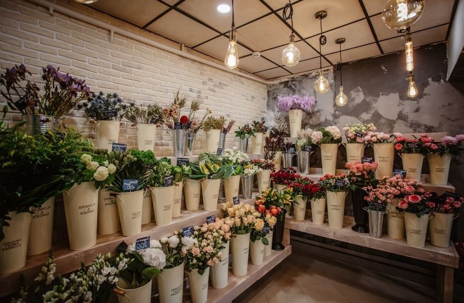 Магазин цветов в прикассовой зоне / Низкая аренда 
