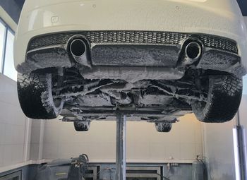 Фото Автомойка на 5 постов / Мойка днища на подъемнике