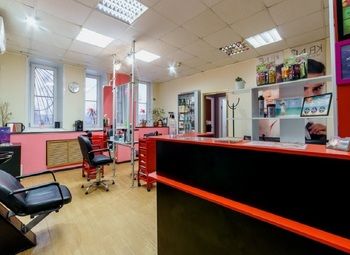 Фото Салон красоты с клиентами и мед лицензией