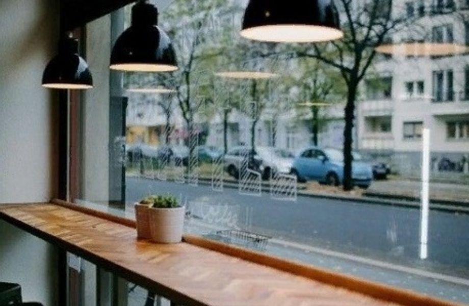 Кофейня с дизайнерским ремонтом / Центр города