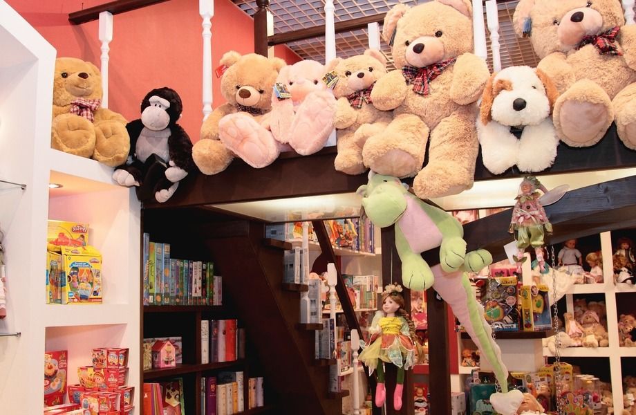 Магазин детских игрушек с историей и постоянными клиентами