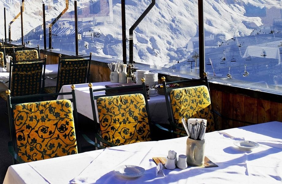 Ресторан на территории горнолыжного курорта