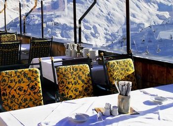 Ресторан на территории горнолыжного курорта