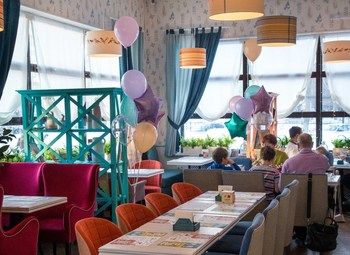 Фото Кафе с детской зоной / Полностью оборудовано