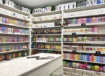 Фото Табачный магазин в зоне фудкорта / Большой поток клиентов
