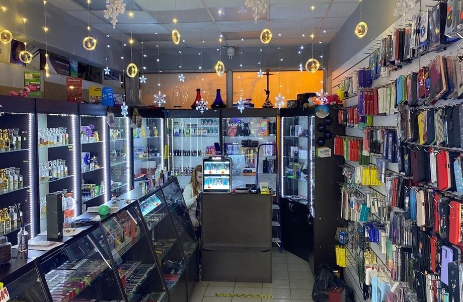 Табачный магазин / Магазин мобильных аксессуаров и парфюмерии