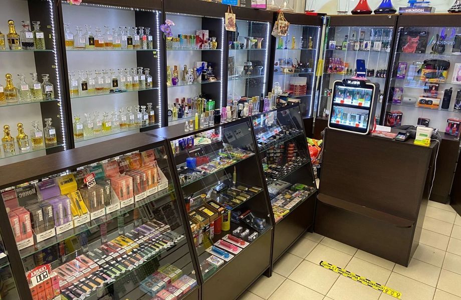 Табачный магазин / Магазин мобильных аксессуаров и парфюмерии