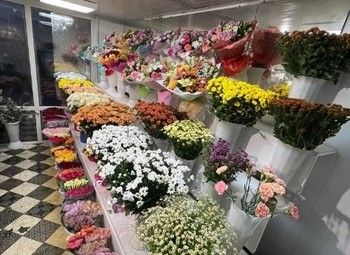 Фото Цветочный магазин с товарным остатком / Полностью оборудован