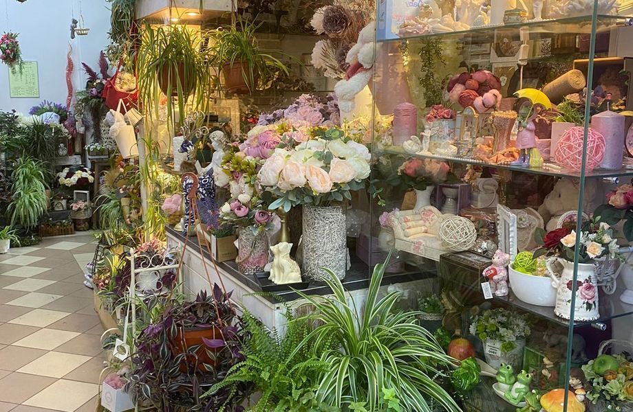 Цветочный магазин возле шоссе