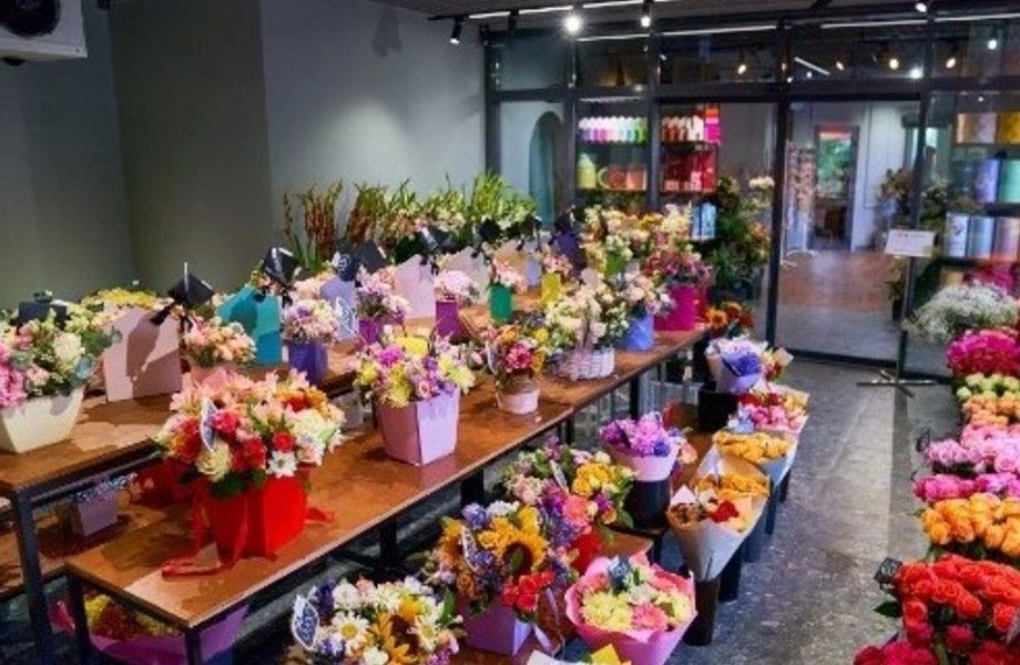 Цветочный магазин с обширной базой