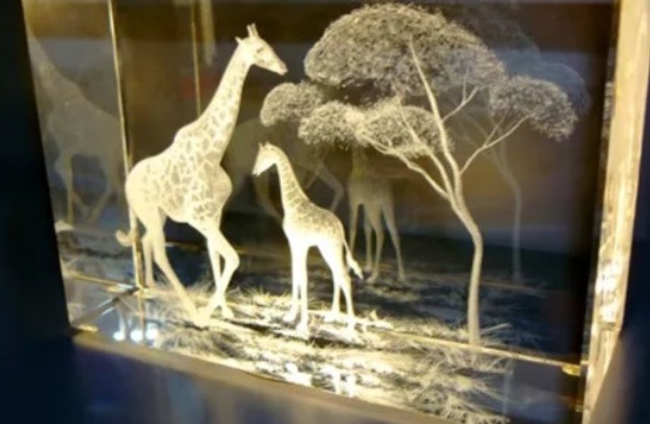 Производство лазерной 3D гравировки внутри стекла