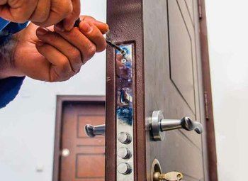 Фото Магазин продажи замков и дверной фурнитуры