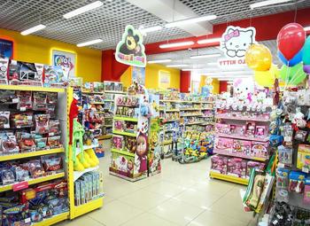 Детский магазин игрушек в двух шагах от детского парка развлечений