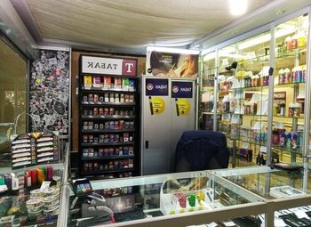 Фото Табачный магазин у входа в крупный ТЦ