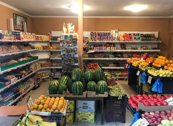 Фото 2 Магазин фруктов и овощей в оживленном районе
