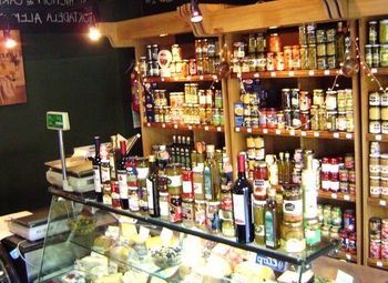 Фото 2 Продуктовый магазин с алкогольной лицензией и товарным остатком