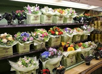 Магазин цветов в прикассовой зоне плотно населённого ЖК