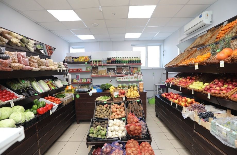 Магазин овощей, фруктов и сухофруктов / Проходное место
