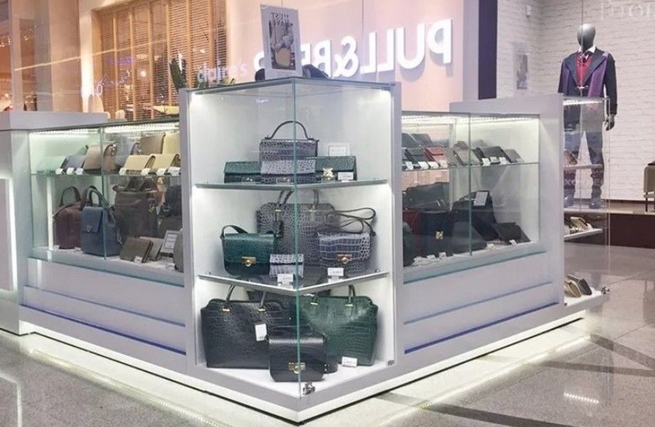 Торговая точка по продаже сумок и аксессуаров в крупном ТРК