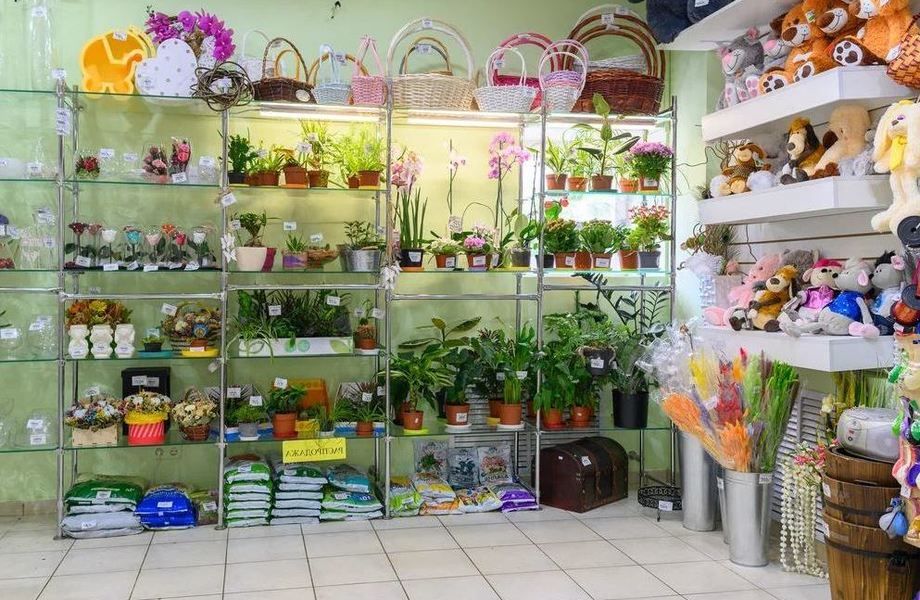 Магазин цветов в густонаселенном районе города