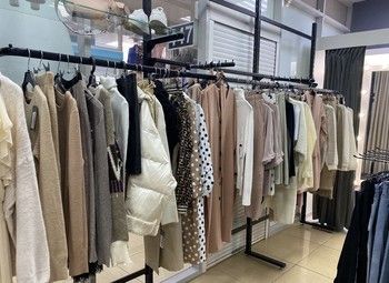Фото 2 Магазин женской одежды в центре города в крупном ТЦ
