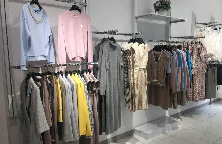 Магазин женской одежды в центре города в крупном ТЦ в СПб | Купить бизнес  за 1 200 000 ₽