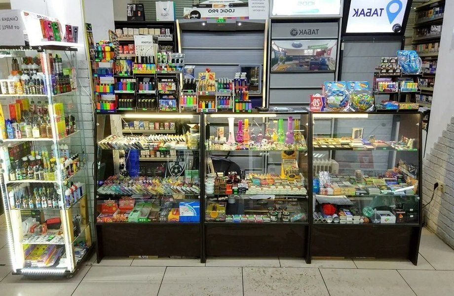 Табачный магазин в прикассовой зоне с трафиком