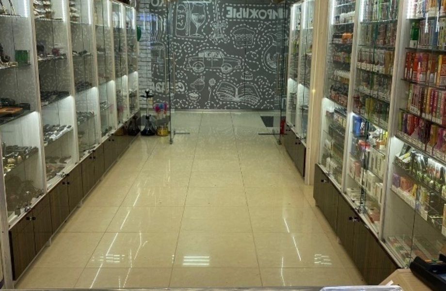 Табачный магазин у метро 