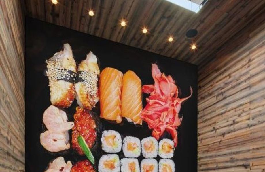 Суши-бар на популярном фуд корте