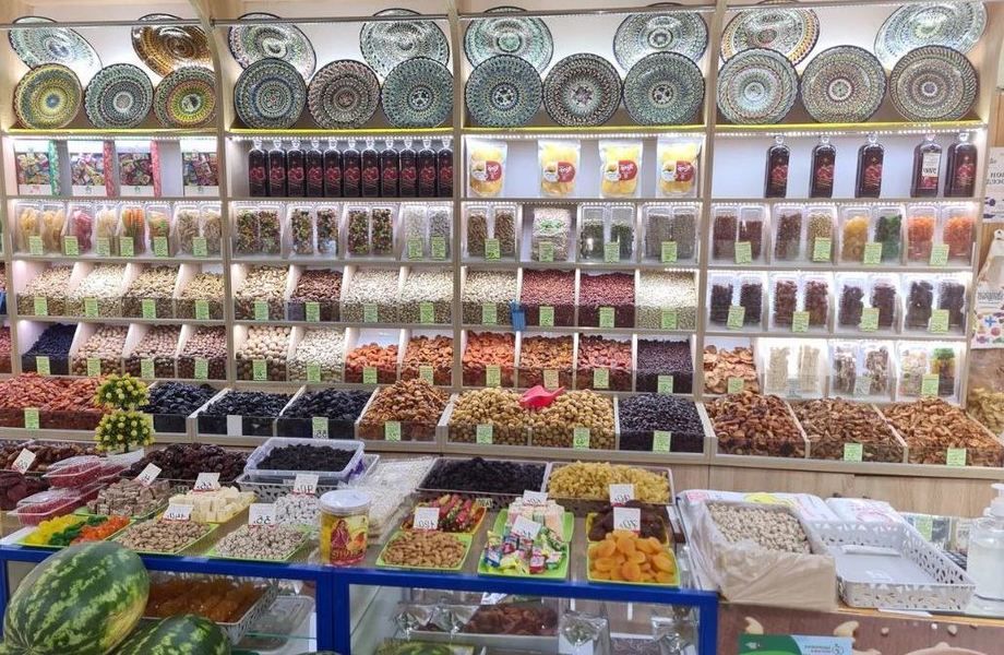 Магазин сухофруктов, орехов и восточных сладостей у кассы Пятёрочки