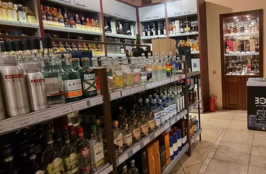 Магазин алкогольной и табачной продукции в проходной локации