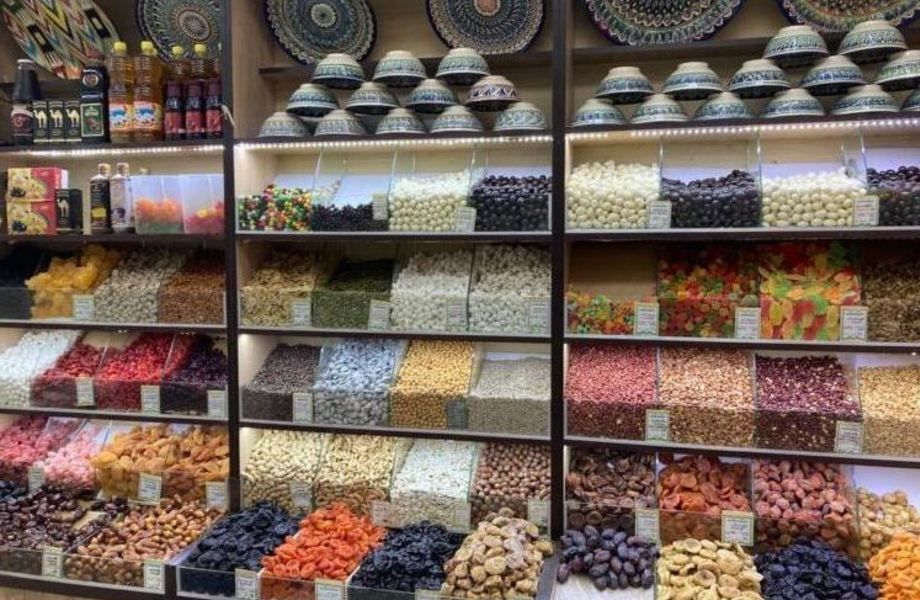 Магазин орехов сухофруктов с постоянными покупателями