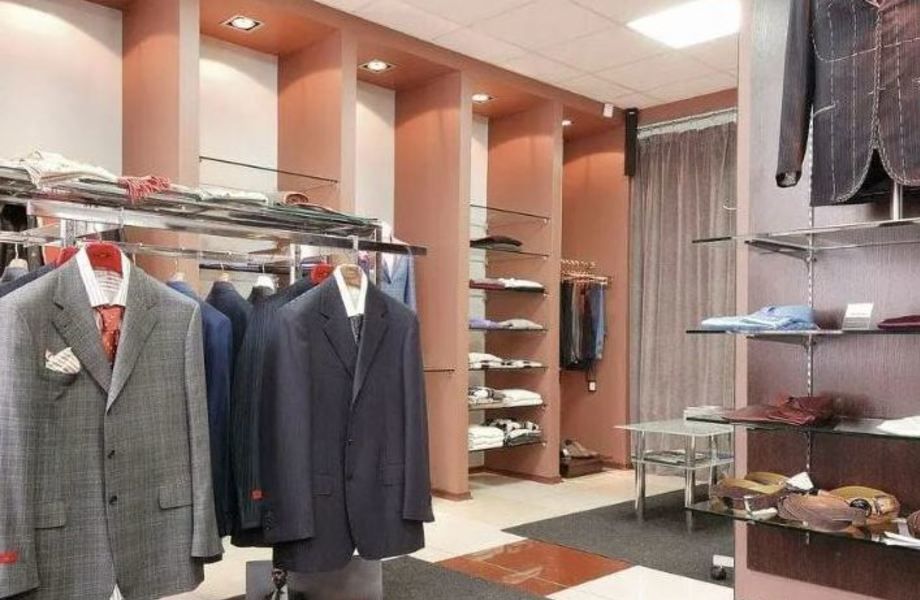 Салон классической мужской одежды в деловом центре города