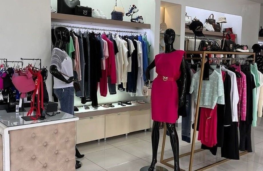 Шоурум бутик женской одежды в центре города в ТЦ