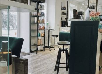 Фото Салон красоты с уникальным дизайнеским интерьером