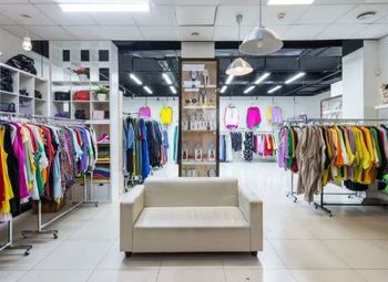 Магазин женской одежды в ТЦ / высокий трафик 
