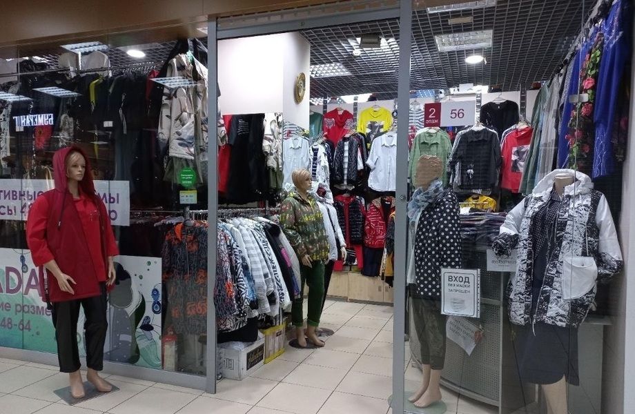Магазин женской одежды / Проходная локация