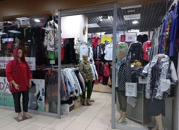 Магазин женской одежды / Проходная локация
