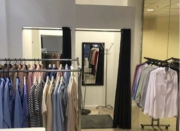 Фото 3 Магазин одежды в торговом центре с большой проходимостью